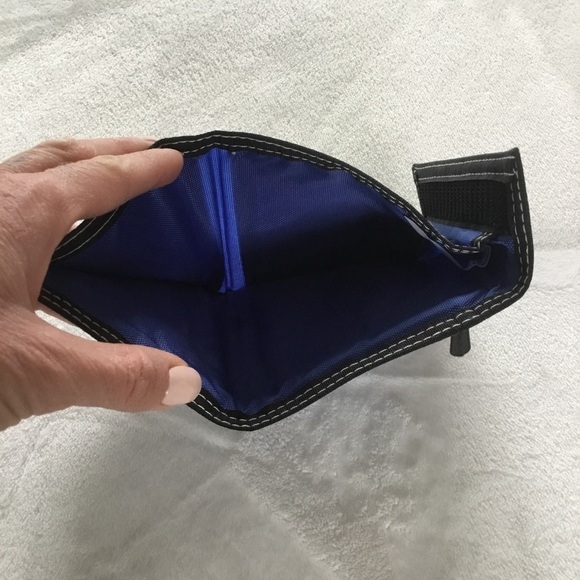 ๐ blue Rip Curl 90โs Velcro wallet - Picture 5 of 5